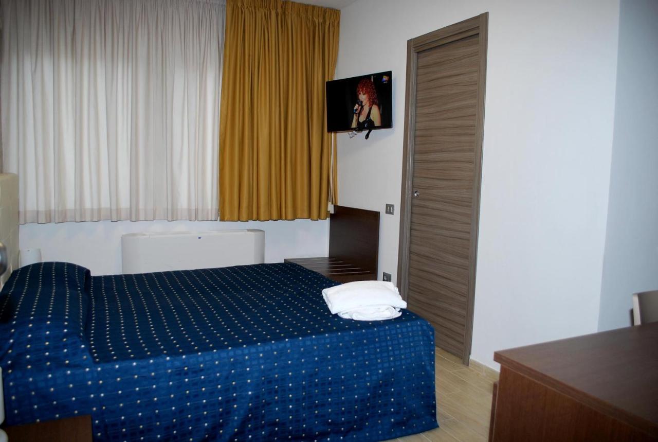 Hotel Piazza Dante Taranto Exterior foto