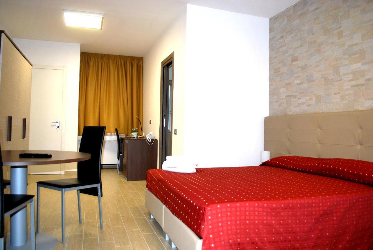 Hotel Piazza Dante Taranto Exterior foto