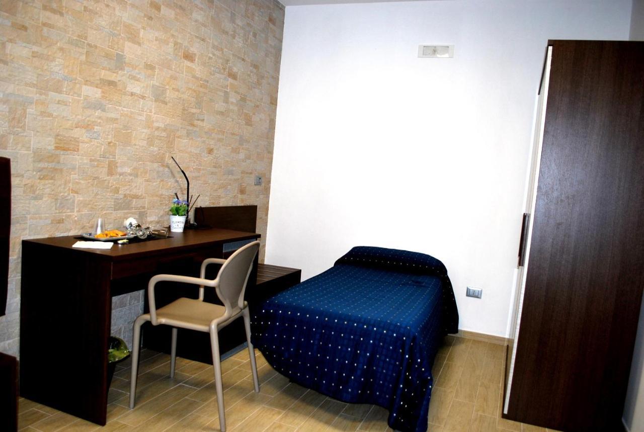 Hotel Piazza Dante Taranto Exterior foto